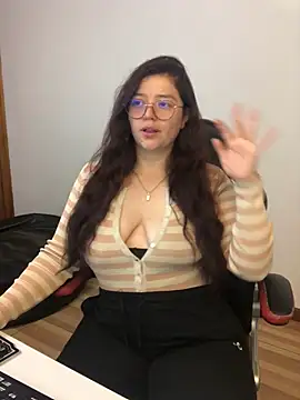Snapshot of kayortiiz chatting on 05-02-26, 11:21 kayortiiz online show from 05-02-26, 11:21