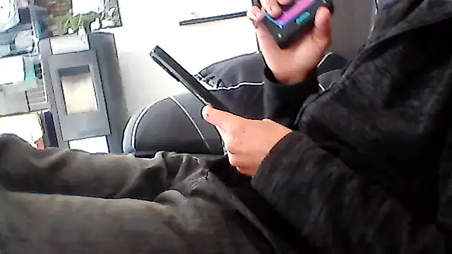 Snapshot of mickzizi chatting on 09-22-25, 11:27 mickzizi online show from 09-22-25, 11:27