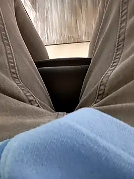 Snapshot of mickzizi chatting on 03-10-25, 08:17 mickzizi online show from 03-10-25, 08:17