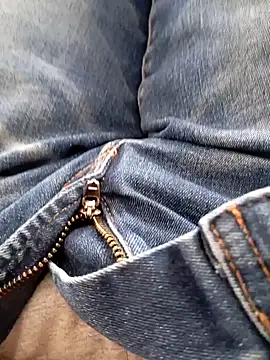 Snapshot of mickzizi chatting on 02-04-25, 12:44 mickzizi online show from 02-04-25, 12:44