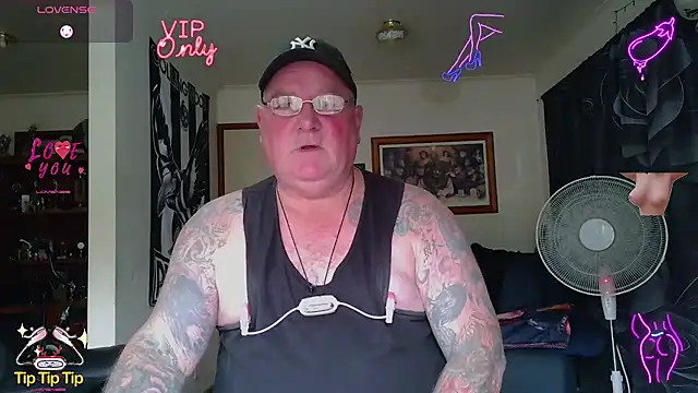 Snapshot of HOTANAL chatting on 05-10-26, 02:04 HOTANAL online show from 05-10-26, 02:04