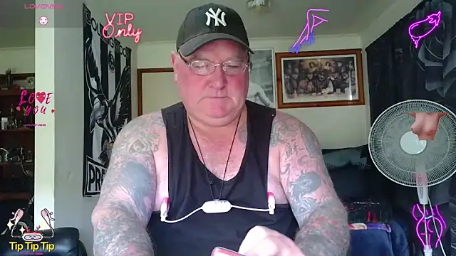 Snapshot of HOTANAL chatting on 06-08-26, 02:12 HOTANAL online show from 06-08-26, 02:12