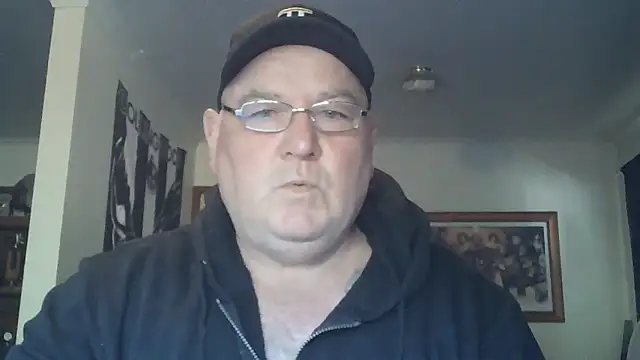 Snapshot of HOTANAL chatting on 10-14-25, 10:31 HOTANAL online show from 10-14-25, 10:31