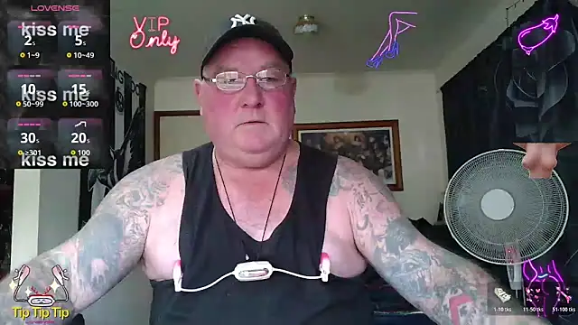 Snapshot of HOTANAL chatting on 05-20-26, 01:57 HOTANAL online show from 05-20-26, 01:57