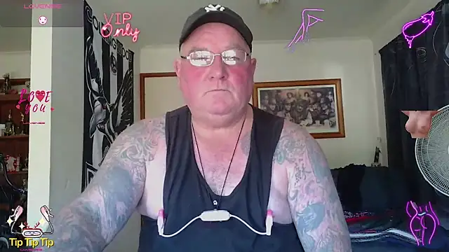 Snapshot of HOTANAL chatting on 05-11-26, 02:35 HOTANAL online show from 05-11-26, 02:35