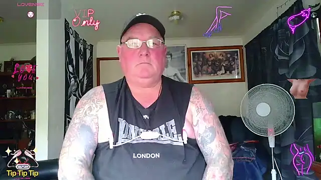 Snapshot of HOTANAL chatting on 05-25-26, 02:33 HOTANAL online show from 05-25-26, 02:33