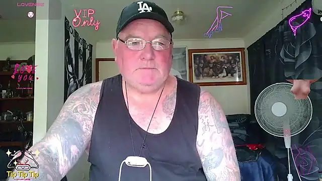 Snapshot of HOTANAL chatting on 06-05-26, 02:27 HOTANAL online show from 06-05-26, 02:27