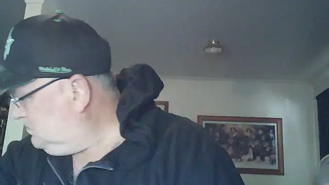 Snapshot of HOTANAL chatting on 10-18-25, 10:23 HOTANAL online show from 10-18-25, 10:23