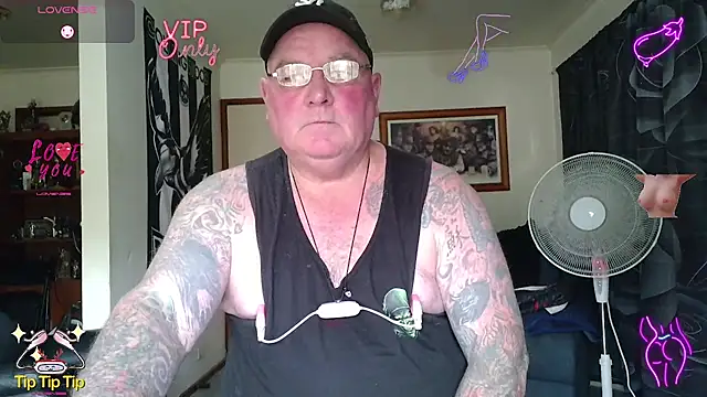 Snapshot of HOTANAL chatting on 05-18-26, 02:33 HOTANAL online show from 05-18-26, 02:33