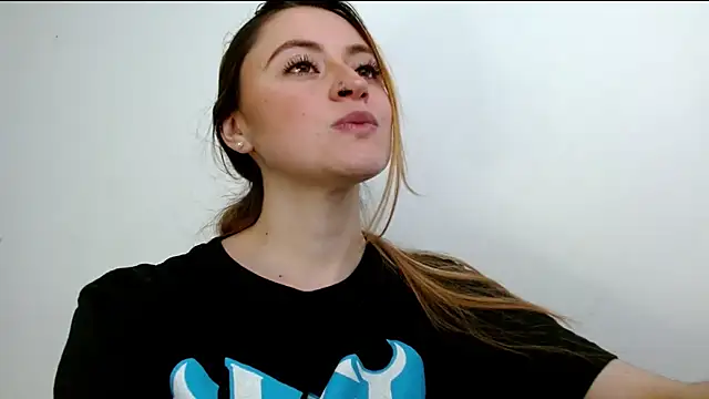 Snapshot of Juls_winter_ chatting on 05-30-26, 06:46 Juls winter online show from 05-30-26, 06:46