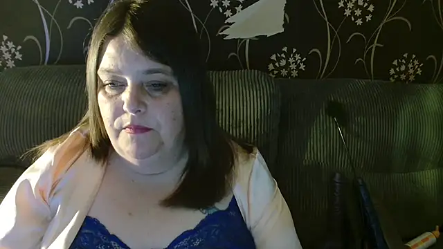 Snapshot of HouseWifeWhore_Milf chatting on 09-27-25, 10:27 HouseWifeWhore Milf online show from 09-27-25, 10:27