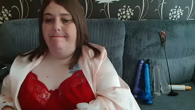 Snapshot of HouseWifeWhore_Milf chatting on 09-19-25, 12:53 HouseWifeWhore Milf online show from 09-19-25, 12:53