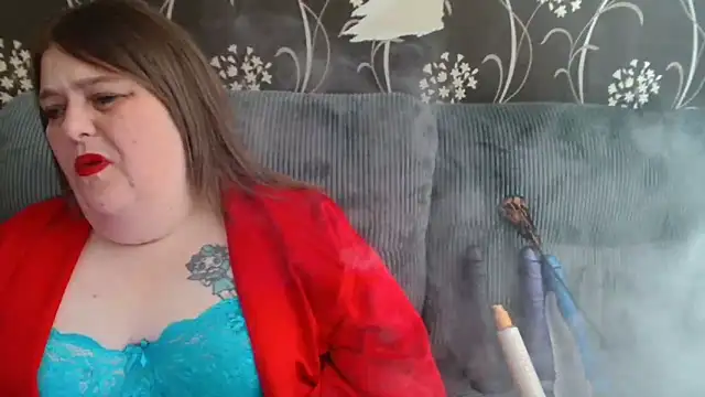 Snapshot of HouseWifeWhore_Milf chatting on 09-25-25, 01:06 HouseWifeWhore Milf online show from 09-25-25, 01:06
