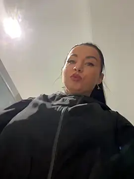 Snapshot of CrazzyChicks chatting on 05-10-26, 05:55 CrazzyChicks online show from 05-10-26, 05:55