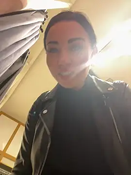 CrazzyChicks online show from 09-12-25, 06:24