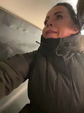 CrazzyChicks online show from 02-12-26, 06:24