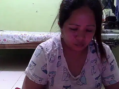 Snapshot of sweetlady_pinay chatting on 03-08-25, 10:43 sweetlady pinay online show from 03-08-25, 10:43