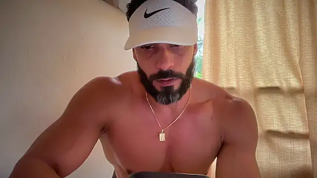 Snapshot of romeolovedark chatting on 06-10-26, 01:01 romeolovedark online show from 06-10-26, 01:01