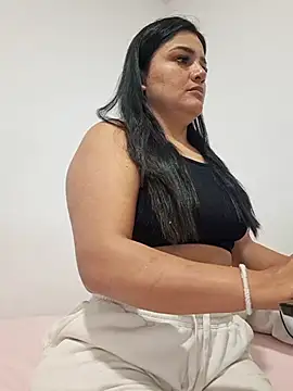 Snapshot of laura_dirtyhot chatting on 01-16-25, 07:49 laura dirtyhot online show from 01-16-25, 07:49