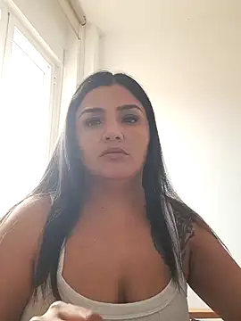 Snapshot of laura_dirtyhot chatting on 12-13-24, 04:05 laura dirtyhot online show from 12-13-24, 04:05