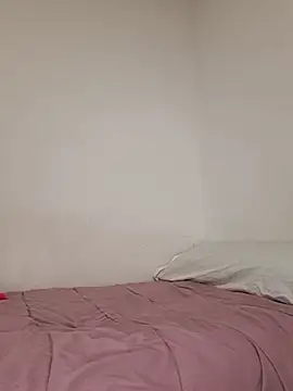 Snapshot of laura_dirtyhot chatting on 12-17-24, 08:01 laura dirtyhot online show from 12-17-24, 08:01