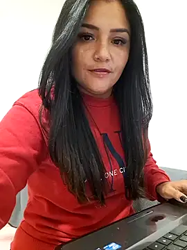 Snapshot of laura_dirtyhot chatting on 12-12-24, 08:53 laura dirtyhot online show from 12-12-24, 08:53