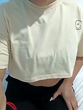 Snapshot of laura_dirtyhot chatting on 03-02-26, 08:32 laura dirtyhot online show from 03-02-26, 08:32