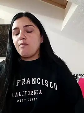 Snapshot of laura_dirtyhot chatting on 10-30-25, 05:32 laura dirtyhot online show from 10-30-25, 05:32