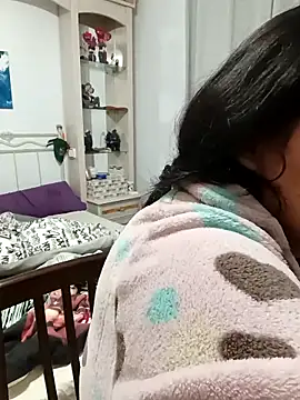 Snapshot of laura_dirtyhot chatting on 12-19-25, 07:33 laura dirtyhot online show from 12-19-25, 07:33