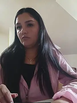 Snapshot of laura_dirtyhot chatting on 10-29-25, 11:31 laura dirtyhot online show from 10-29-25, 11:31