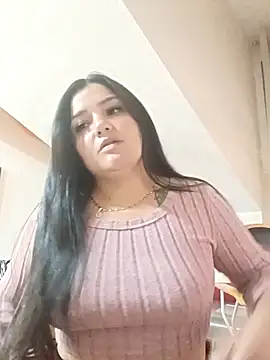 Snapshot of laura_dirtyhot chatting on 10-20-25, 08:09 laura dirtyhot online show from 10-20-25, 08:09