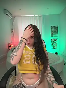 Snapshot of IvyHoney chatting on 03-22-25, 10:28 IvyHoney online show from 03-22-25, 10:28