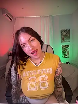Snapshot of IvyHoney chatting on 03-16-25, 10:44 IvyHoney online show from 03-16-25, 10:44
