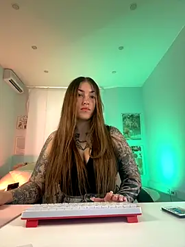 Snapshot of IvyHoney chatting on 09-12-25, 09:20 IvyHoney online show from 09-12-25, 09:20