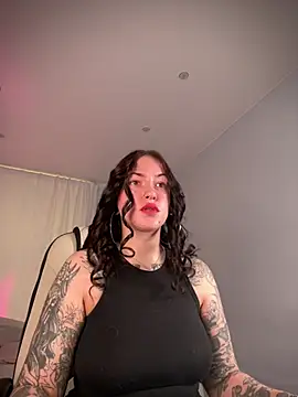 Snapshot of IvyHoney chatting on 03-09-25, 07:12 IvyHoney online show from 03-09-25, 07:12