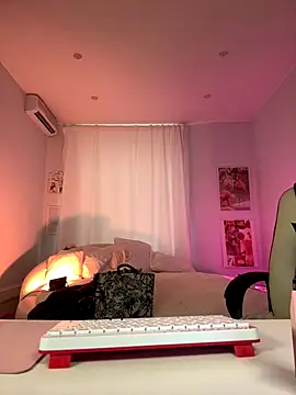 Snapshot of IvyHoney chatting on 10-19-25, 08:39 IvyHoney online show from 10-19-25, 08:39