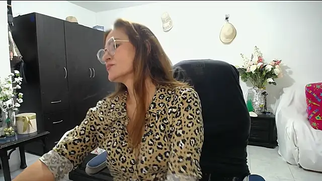 Xiimen online show from 02-14-25, 02:39