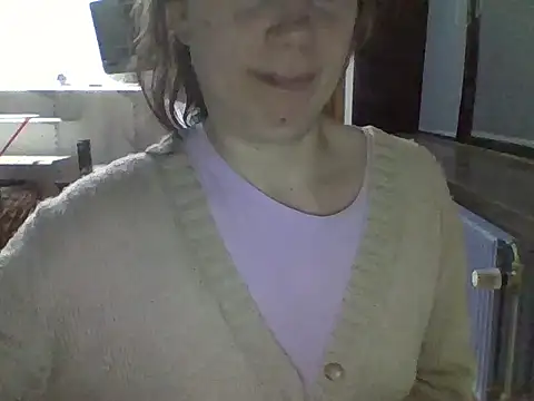 Snapshot of Moi_Lina chatting on 11-15-25, 01:31 Moi Lina online show from 11-15-25, 01:31