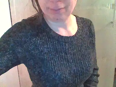 Snapshot of Moi_Lina chatting on 10-26-25, 10:54 Moi Lina online show from 10-26-25, 10:54