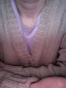 Snapshot of Moi_Lina chatting on 11-16-25, 01:27 Moi Lina online show from 11-16-25, 01:27