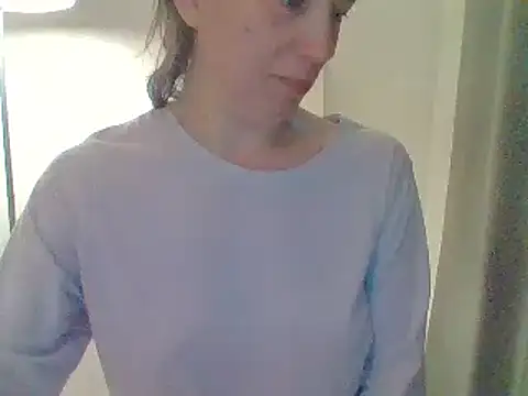 Snapshot of Moi_Lina chatting on 06-13-26, 11:56 Moi Lina online show from 06-13-26, 11:56