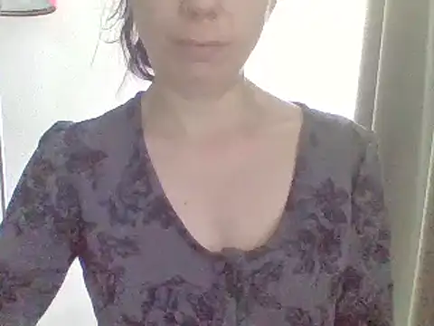 Snapshot of Moi_Lina chatting on 06-15-26, 06:51 Moi Lina online show from 06-15-26, 06:51