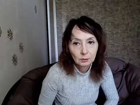Snapshot of AnnieEltgant chatting on 05-17-26, 08:36 AnnieEltgant online show from 05-17-26, 08:36