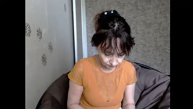 Snapshot of AnnieEltgant chatting on 06-29-26, 09:38 AnnieEltgant online show from 06-29-26, 09:38
