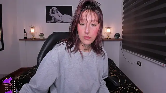 Snapshot of Mariana_Joness chatting on 09-18-25, 02:03 Mariana Joness online show from 09-18-25, 02:03