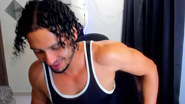 Snapshot of Kris_Khalifa69 chatting on 06-06-26, 10:26 Kris Khalifa69 online show from 06-06-26, 10:26