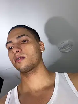 Snapshot of Kris_Khalifa69 chatting on 01-04-25, 04:54 Kris Khalifa69 online show from 01-04-25, 04:54