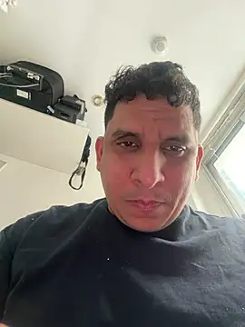 Snapshot of arlen_22 chatting on 05-04-26, 01:14 arlen 22 online show from 05-04-26, 01:14