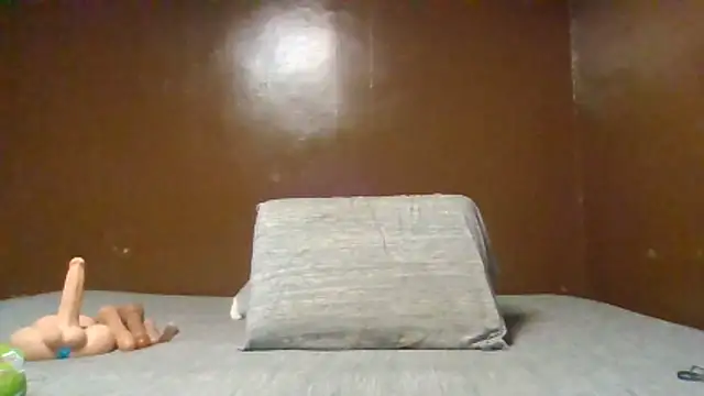 Snapshot of Heavenskyyee chatting on 05-17-26, 02:06 Heavenskyyee online show from 05-17-26, 02:06