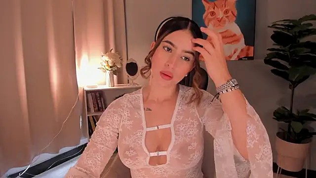 Snapshot of LiaPearce chatting on 10-27-25, 12:28 LiaPearce online show from 10-27-25, 12:28